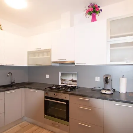 Gostinjska kuća Casa Ellena 3*