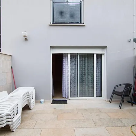 Gostinjska kuća Casa Ellena 3*